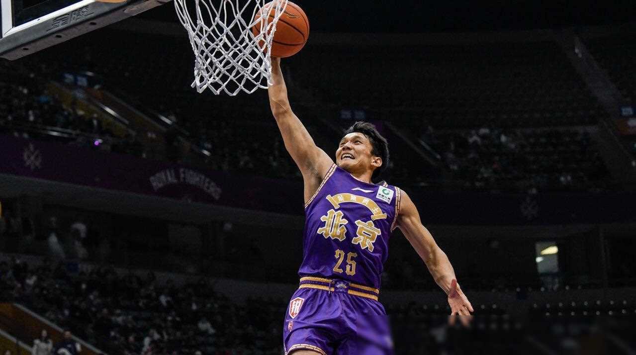 关于深圳男篮训练开放日，赛前外线爆发引欢呼，全明星赛在即，资深球员宣示担当的信息